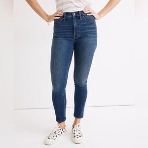 Madewell 10" High-Rise Roadtripper Supersoft Jeans in Playford Wash Size 28